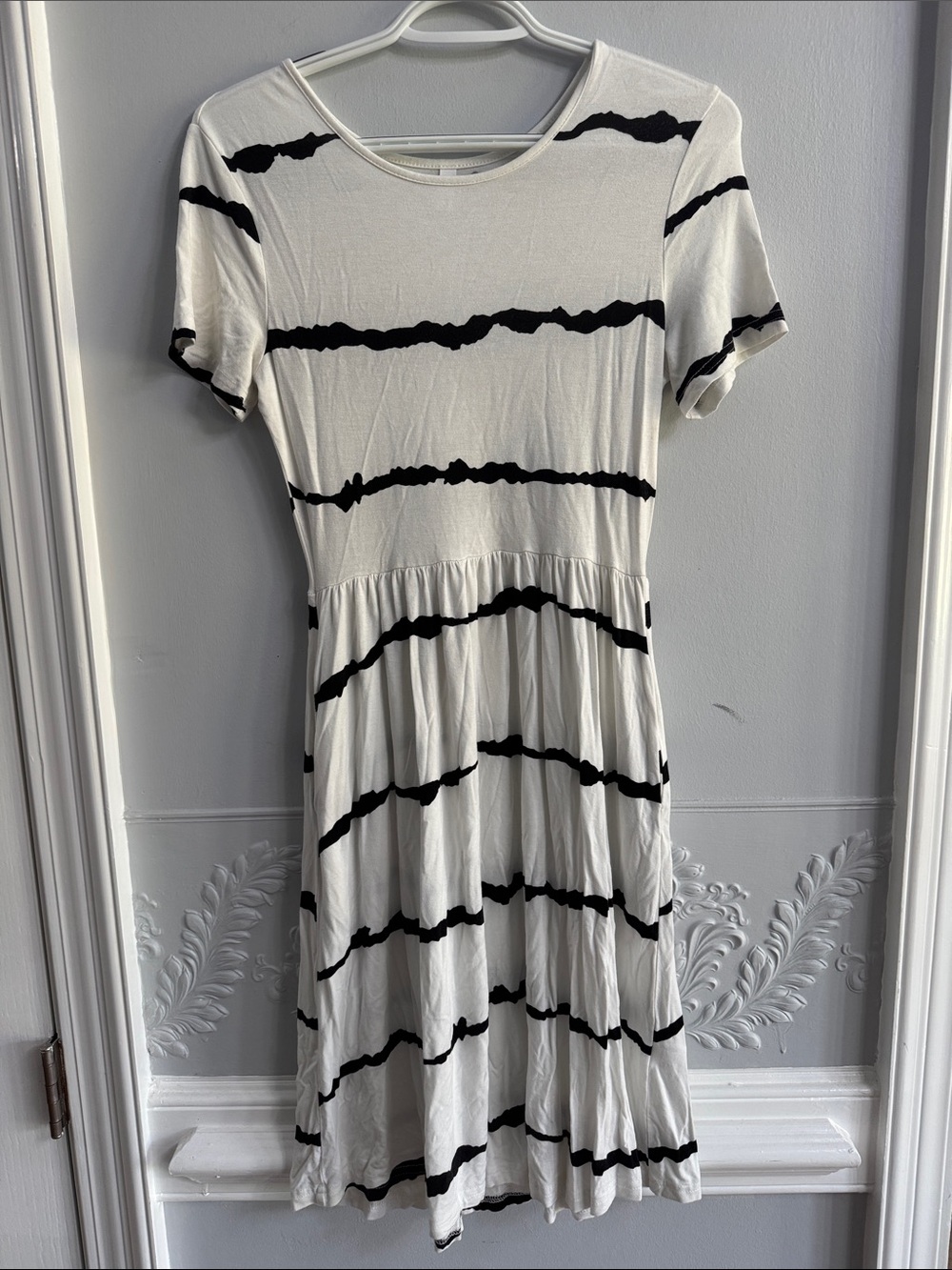 Women's Black & White Striped Short Sleeve Midi Dress